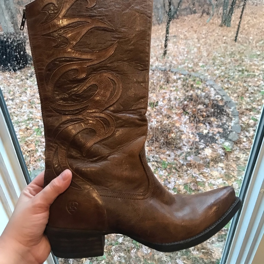 Size 10 Ariat Cowboy Boots